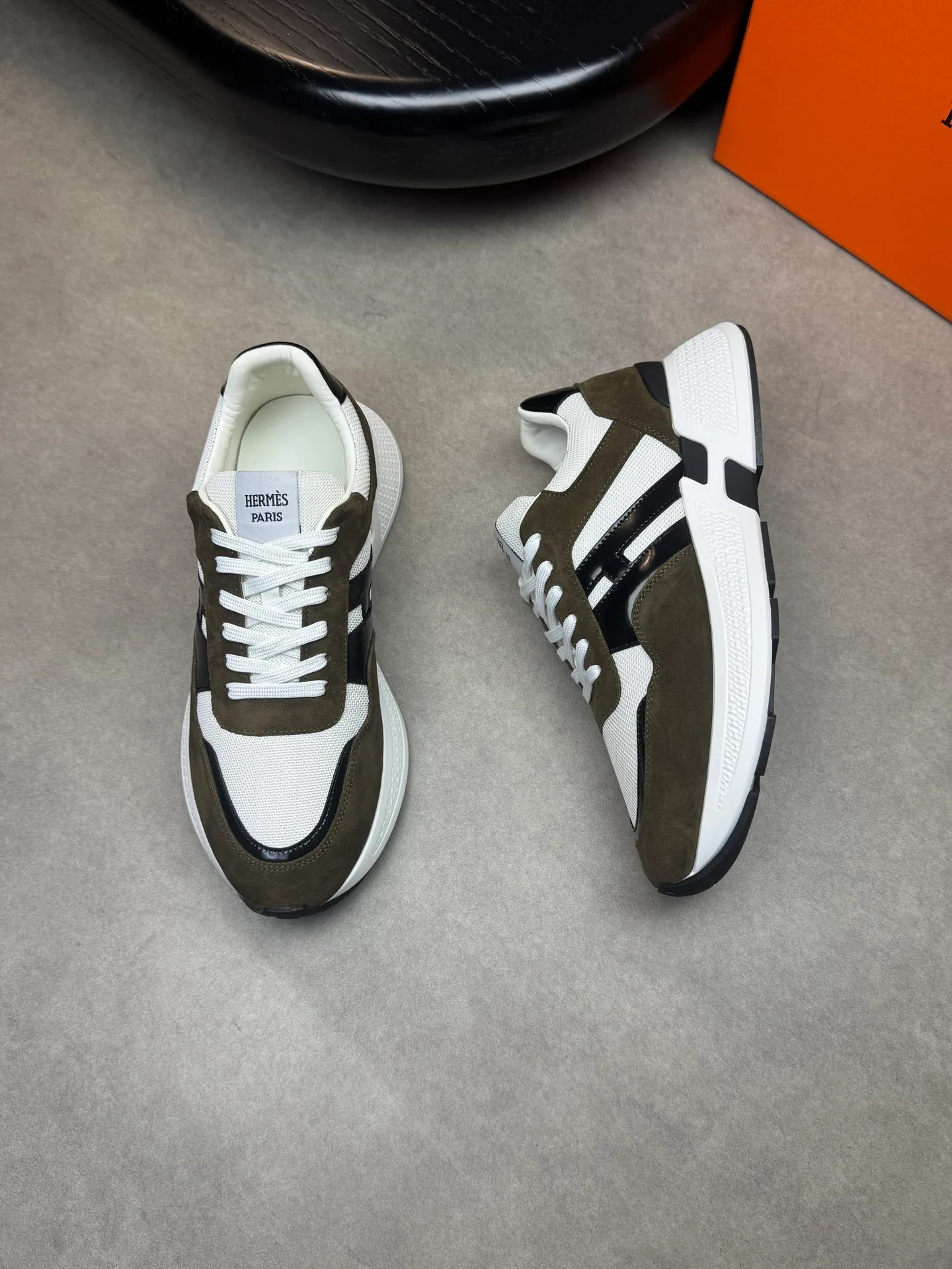 [HERMES] Hermès men's shoes 💰520💰 - high-end quality original items 🔍🔍🔍 casual sports shoes - upper: 🔝 pebbled calfskin, brand high mercerized canvas, body sewn with brand ´H´ totem, tongue brand logo cloth label - lining: water-dyed cowhide -Outsole: Ultra-light T men's shoes 💰U foam·rubber; two-color molded outsole -Ultra-high quality control·Fine workmanship: highlighted (high-end·luxury·grade) -Size: 39-44 (38, 45, can be customized)